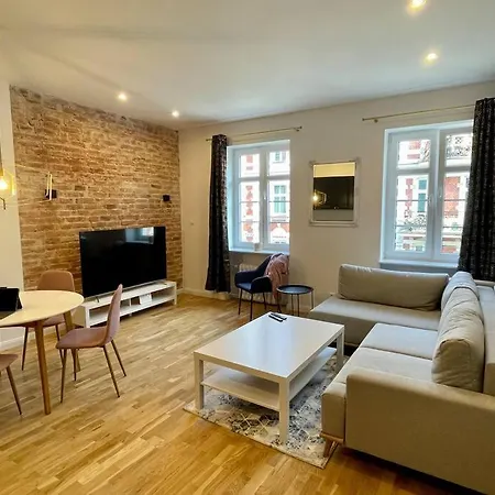 Luxury In Near Town Square Apartment